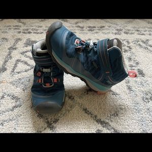 toddler size 12 Keen hiking boots gently used
